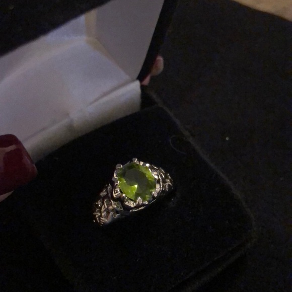 Green Gem Stone silver bling ring - Picture 3 of 9